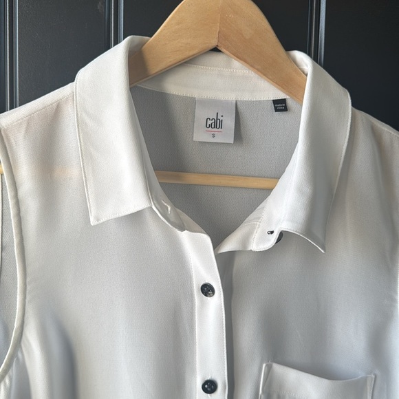 CAbi Style #3439 Pleated Hem Sleeveless Blouse Top Size small, White Button Up. - Picture 3 of 7